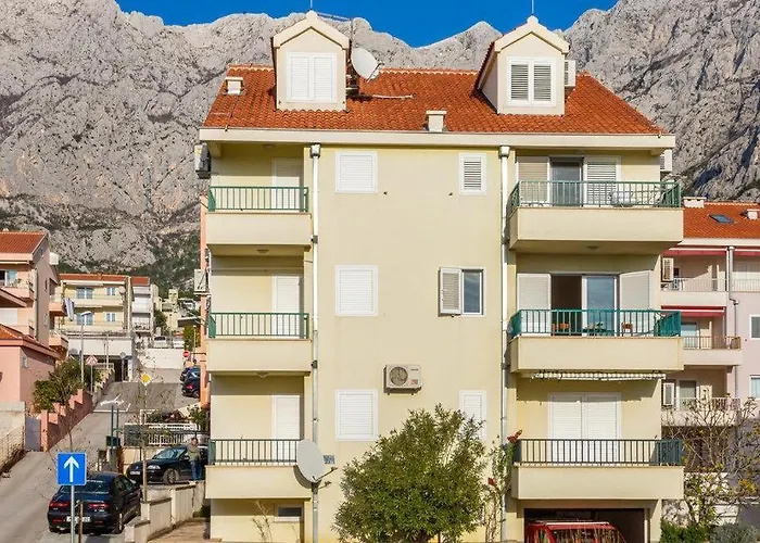 Apartments With A Parking Space Makarska - 18170